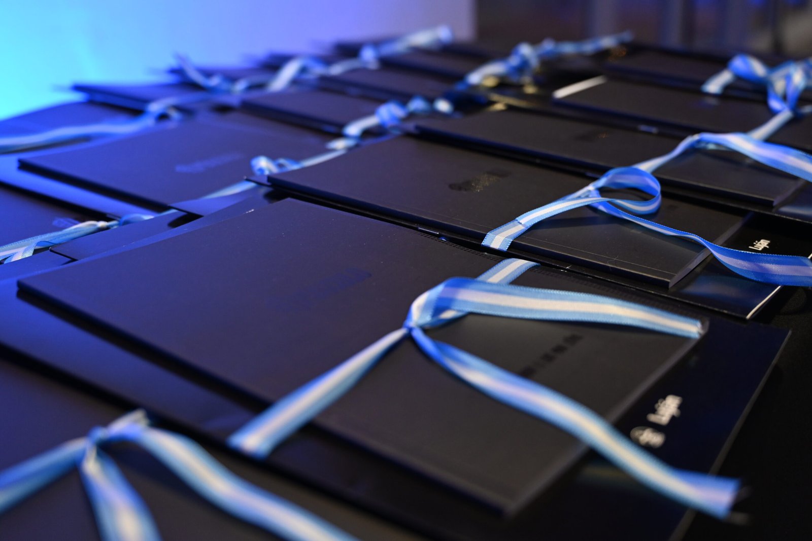 Los Opúsculos están disponibles en bibliotecas locales